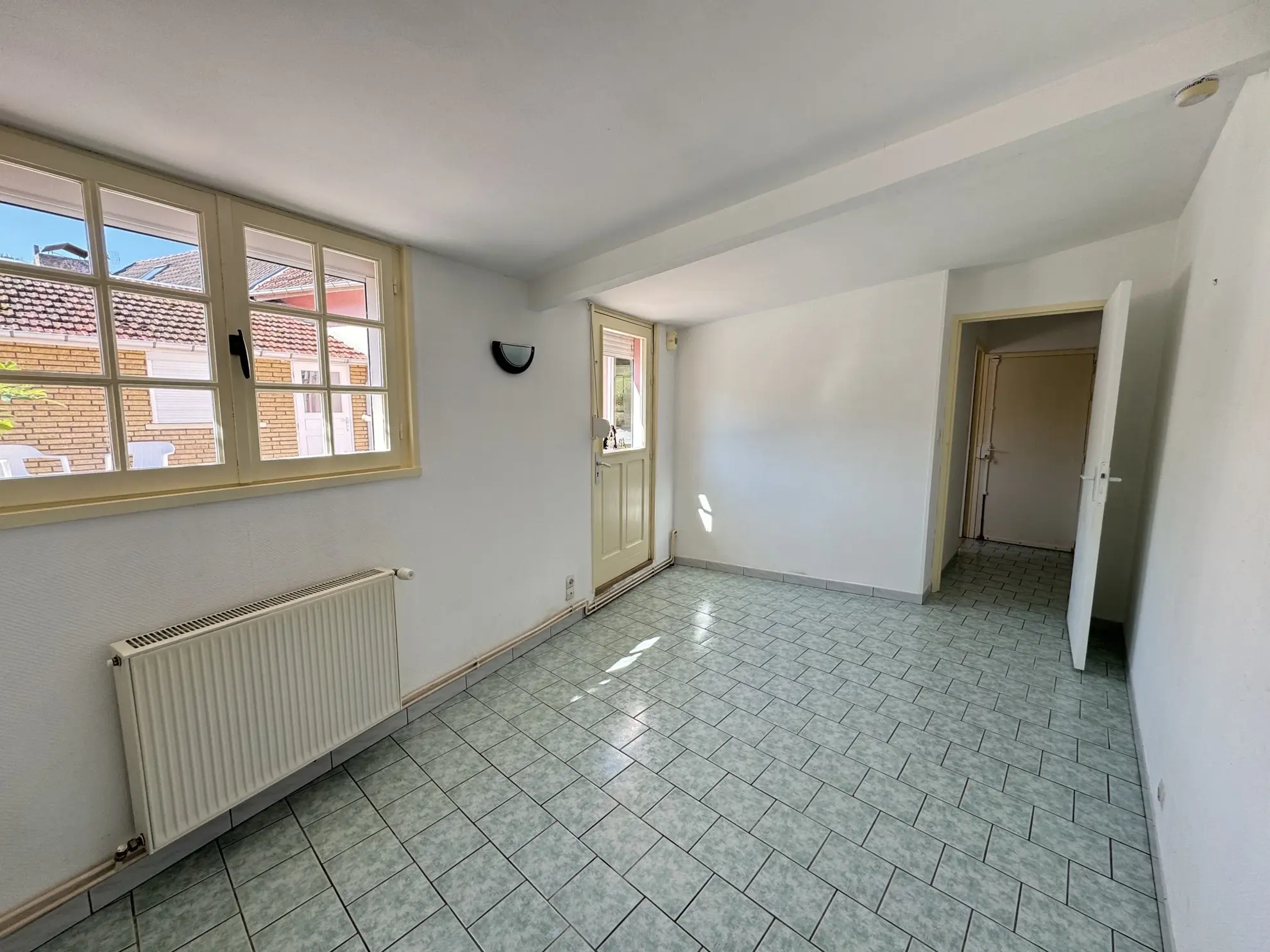 Maison de village à Moreuil avec jardin, dépendances et 3 chambres, proche d'Amiens 