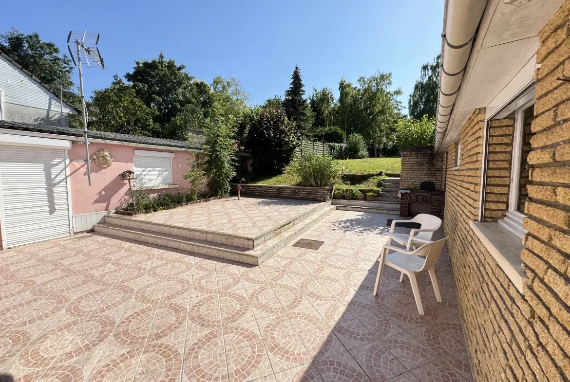 Maison de village à Moreuil avec jardin, dépendances et 3 chambres, proche d'Amiens 