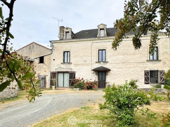 Maison de maître à Saint Maurice Étusson - 220 m² avec jardin et dépendances