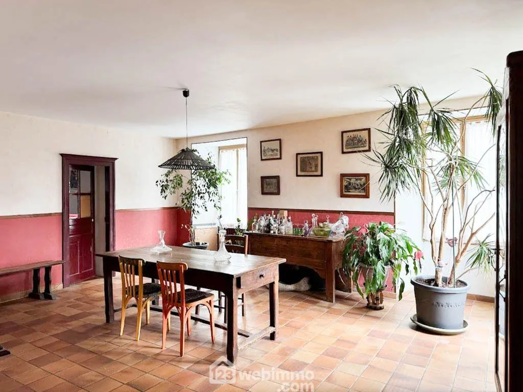 Maison de maître à Saint Maurice Étusson - 220 m² avec jardin et dépendances 