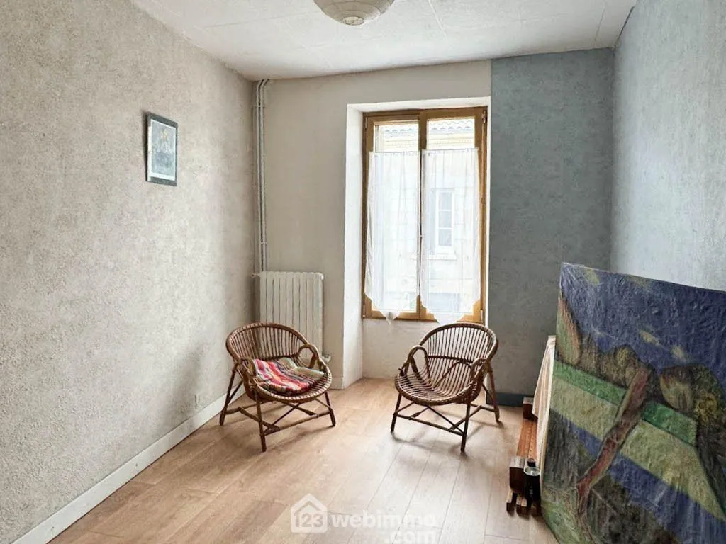 Maison de maître à Saint Maurice Étusson - 220 m² avec jardin et dépendances 
