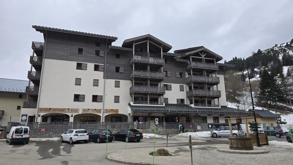 Appartement 2 pièces à vendre à Auris-en-Oisans avec terrasse et vue dégagée