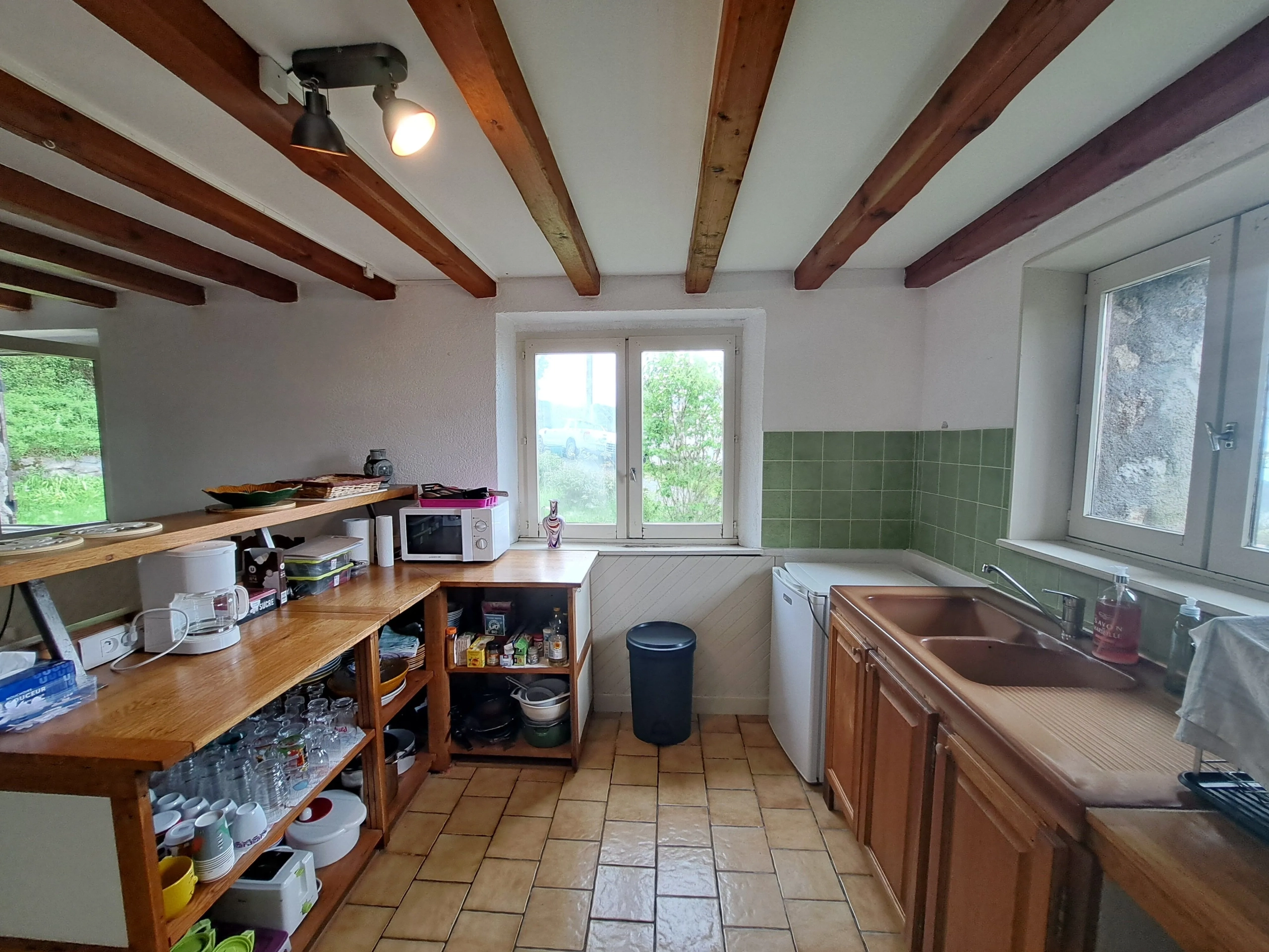 Maison en pierre avec vue panoramique sur le Forez – 4494 m² de terrain à Ambert 
