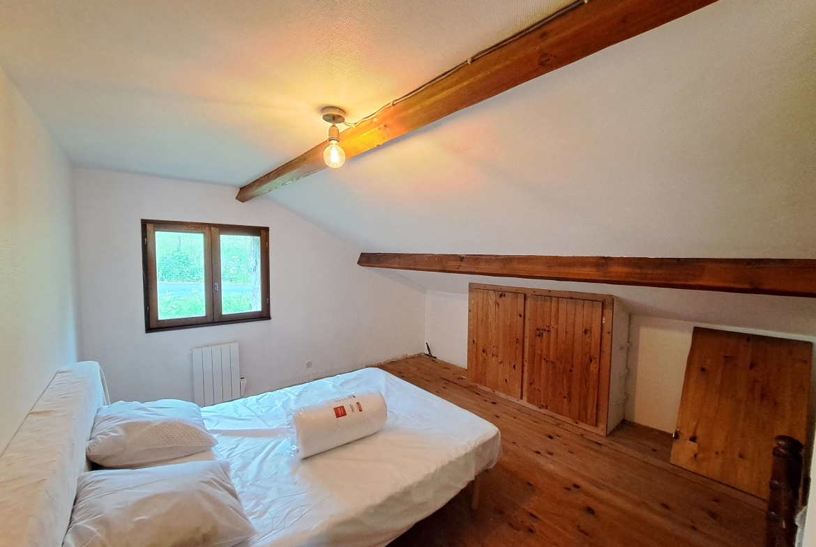 Maison en pierre avec vue panoramique sur le Forez – 4494 m² de terrain à Ambert 