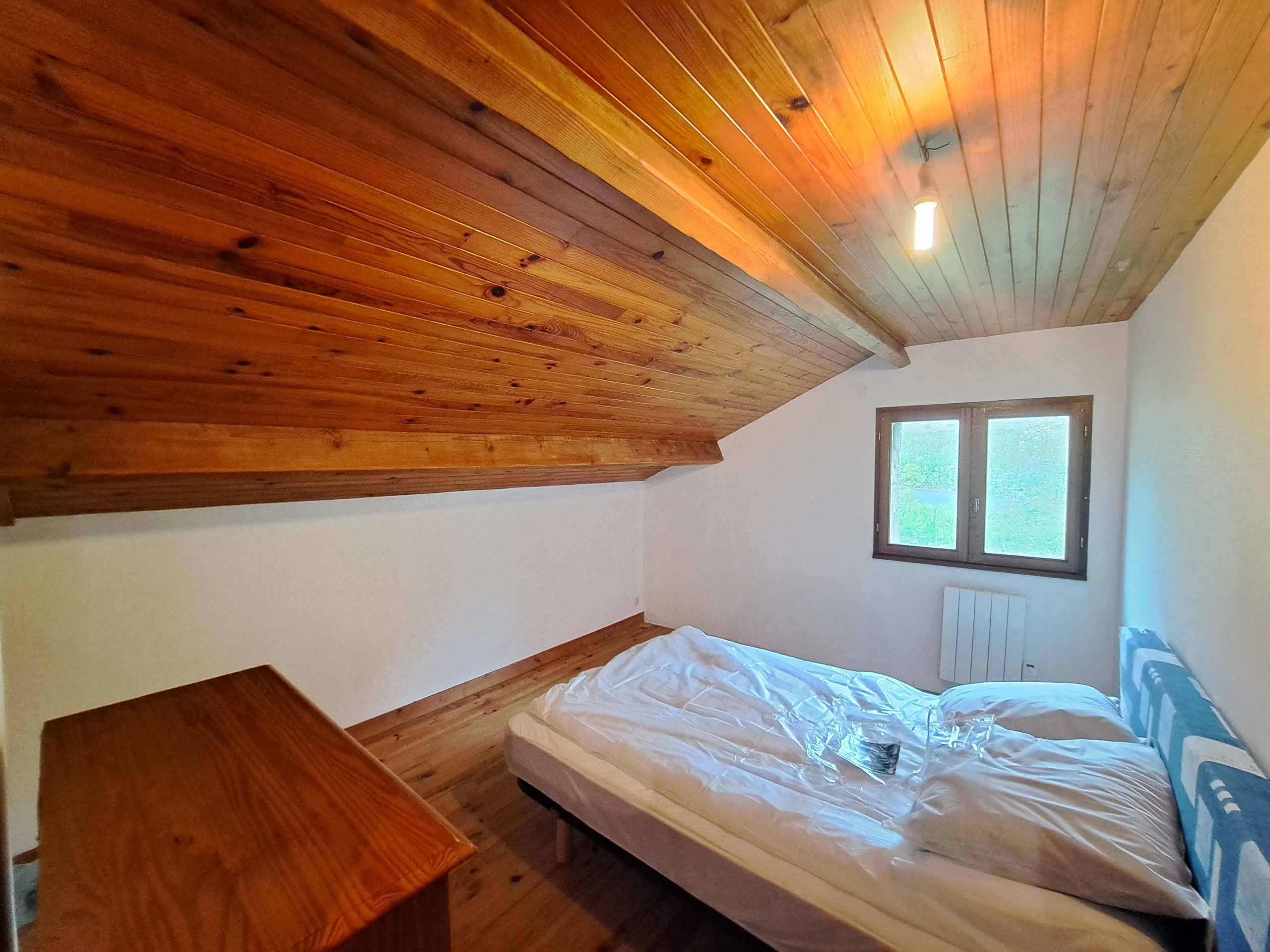 Maison en pierre avec vue panoramique sur le Forez – 4494 m² de terrain à Ambert 