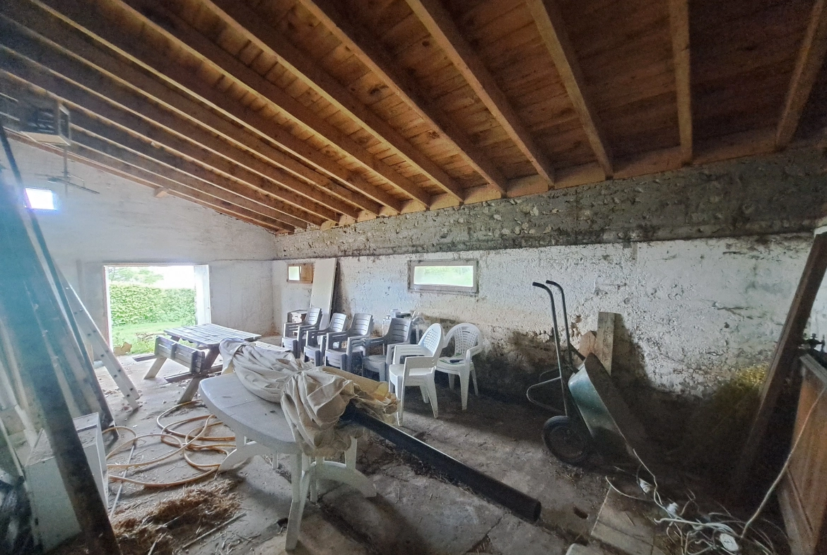 Maison en pierre avec vue panoramique sur le Forez – 4494 m² de terrain à Ambert 