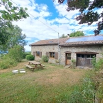 Maison en pierre avec vue panoramique sur le Forez – 4494 m² de terrain à Ambert