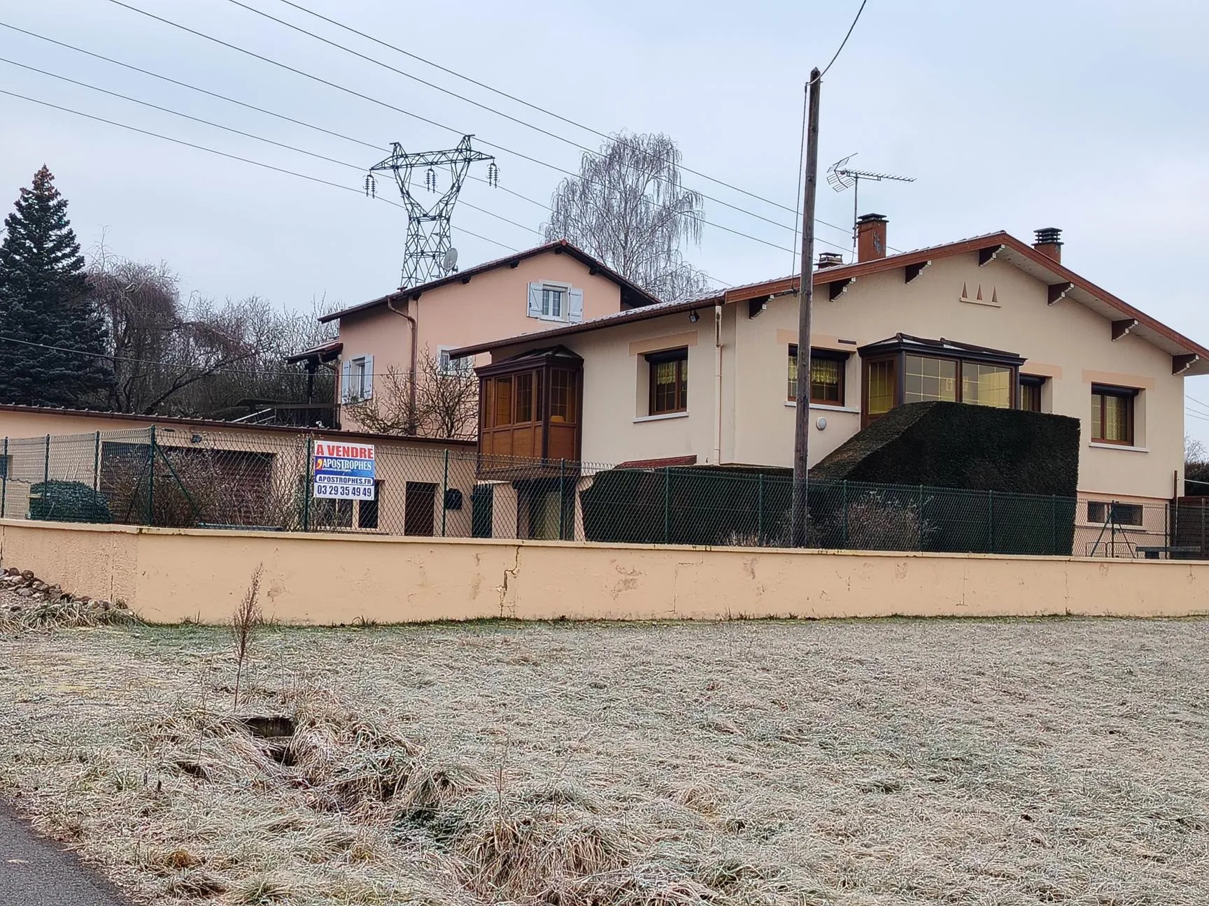 Pavillon des années 1960 avec dépendance et terrain proche d'Épinal 