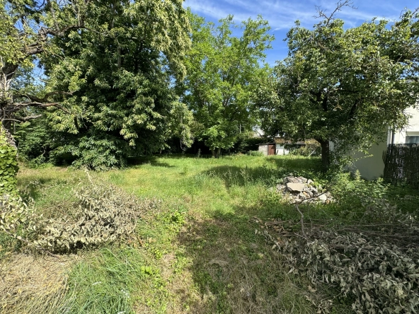 Terrain à Orléans de 520 m² avec liberté de conception et proximité du centre-ville