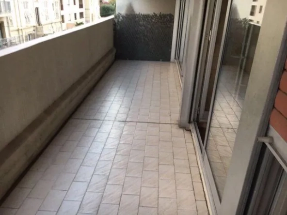 Grand appartement de luxe de 55 m² avec terrasse à Nice Valrose