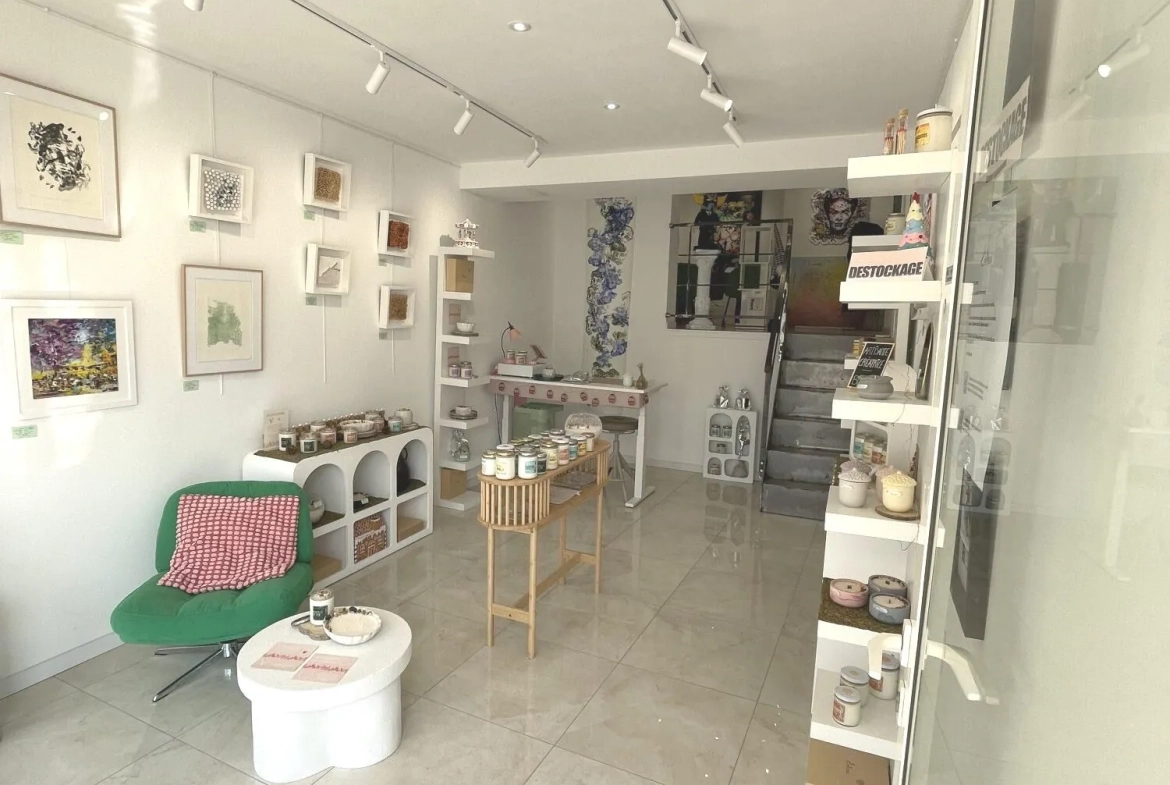 Local commercial rénové à vendre à Bandol en centre-ville, emplacement privilégié 