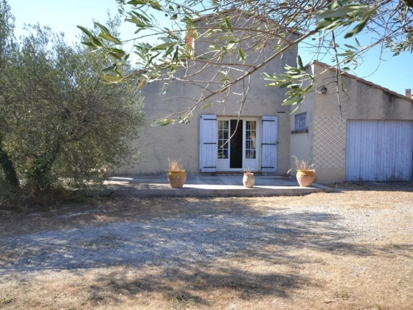 Villa de plain-pied avec grand terrain piscinable à Ledenon proche Nîmes