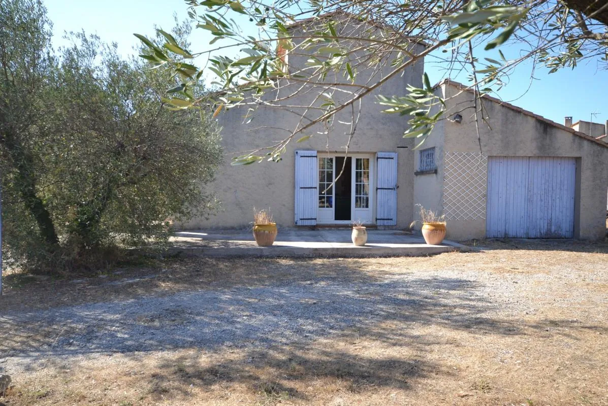 Villa de plain-pied avec grand terrain piscinable à Ledenon proche Nîmes 