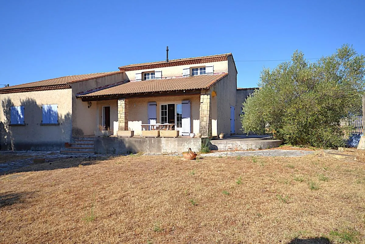 Villa de plain-pied avec grand terrain piscinable à Ledenon proche Nîmes 