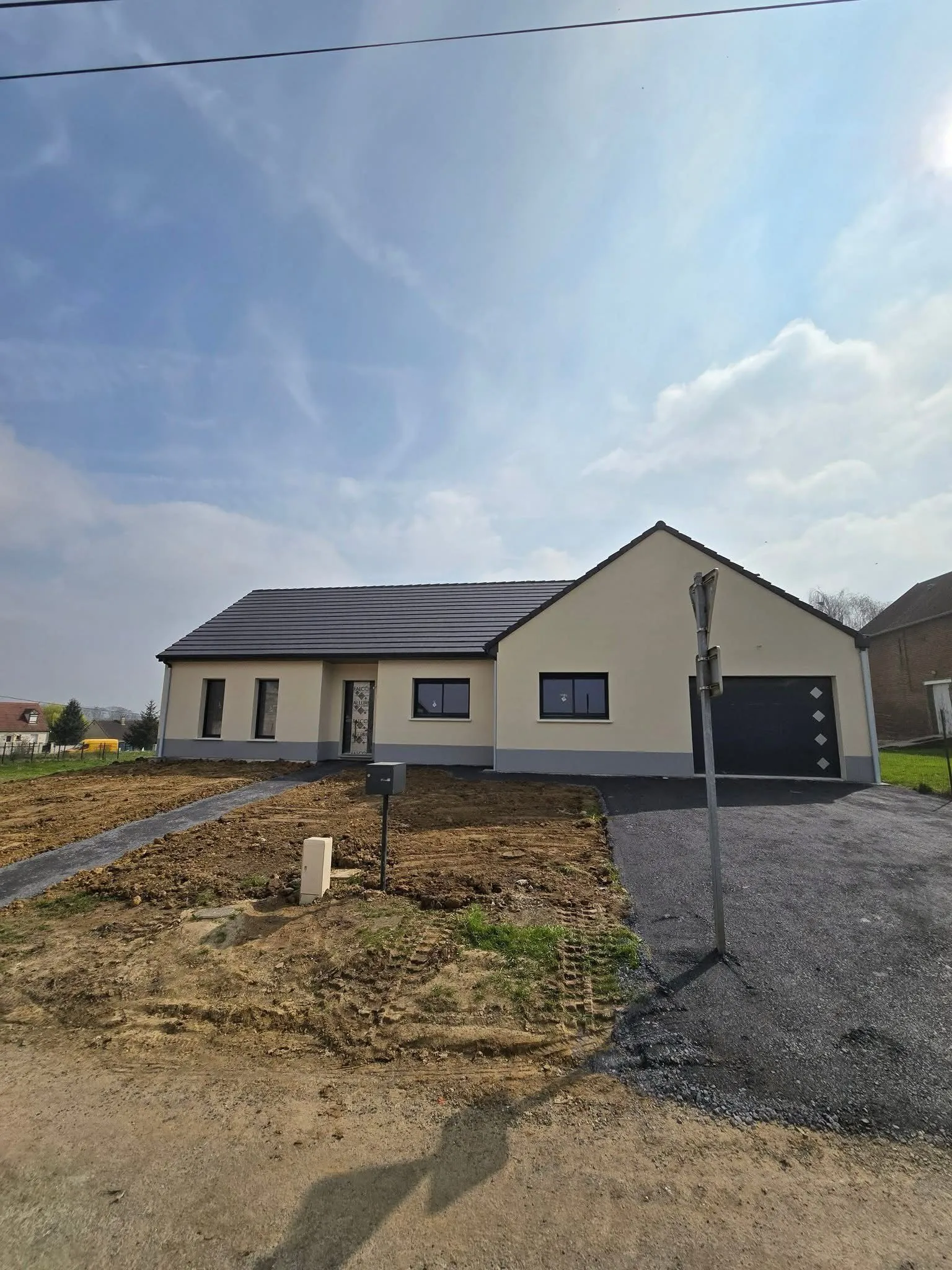 Maison neuve à Namps-Maisnil proche d'Amiens, 4 chambres, terrain 700m², norme RE2020 
