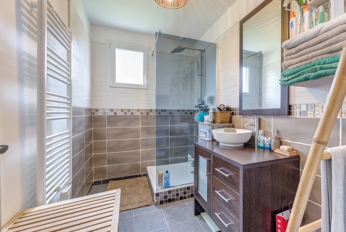 Pavillon plain-pied moderne de 106 m² à Hénouville avec 4 chambres et garage 