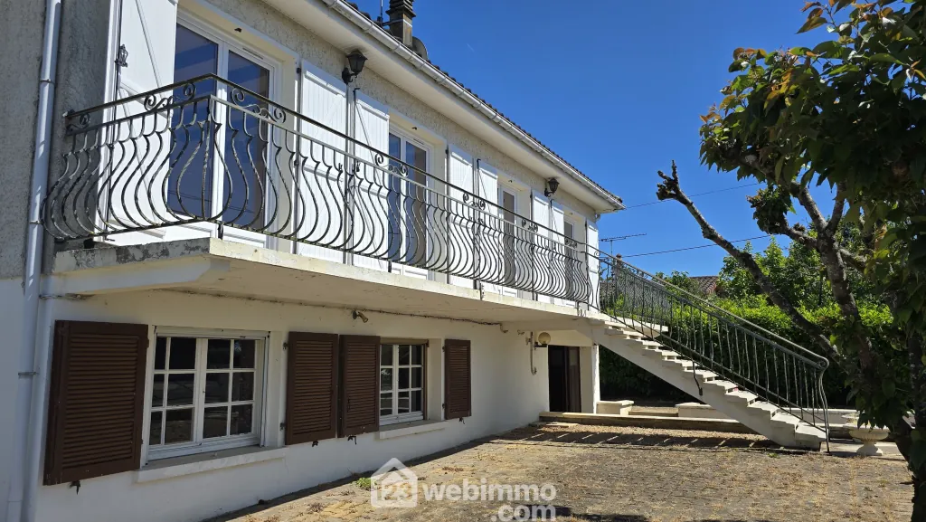 Maison familiale de 131 m2 à Mazerolles avec sous-sol et terrain clos 