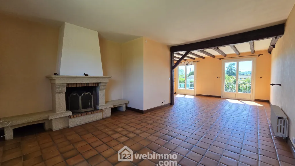 Maison familiale de 131 m2 à Mazerolles avec sous-sol et terrain clos 