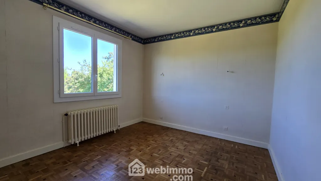 Maison familiale de 131 m2 à Mazerolles avec sous-sol et terrain clos 