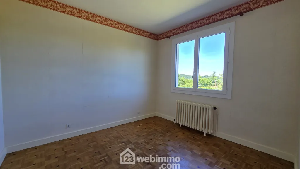 Maison familiale de 131 m2 à Mazerolles avec sous-sol et terrain clos 