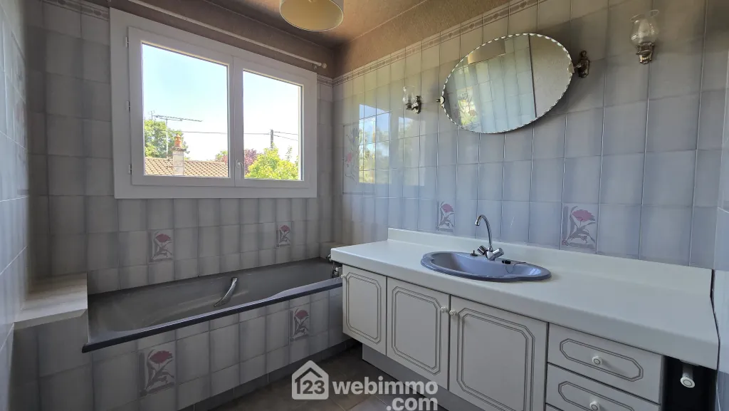 Maison familiale de 131 m2 à Mazerolles avec sous-sol et terrain clos 