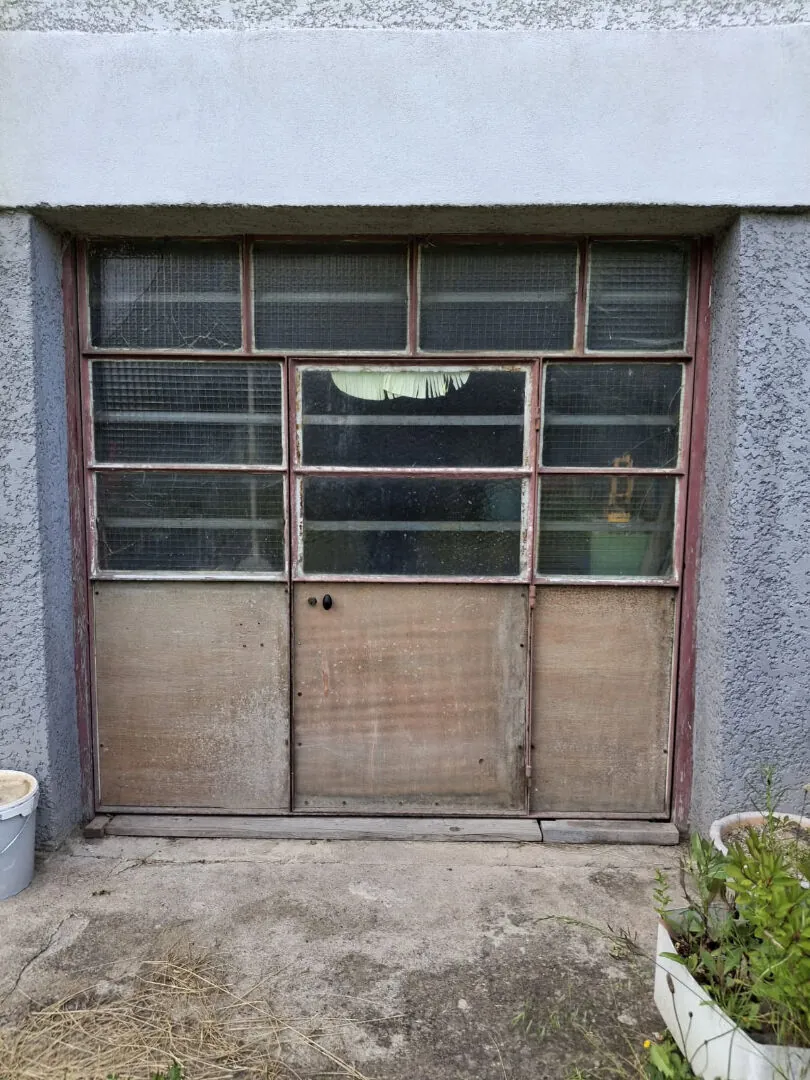 Dépôt de 265 m² à Saint Ferreol d'Aurore, idéal artisan avec accès voiture 