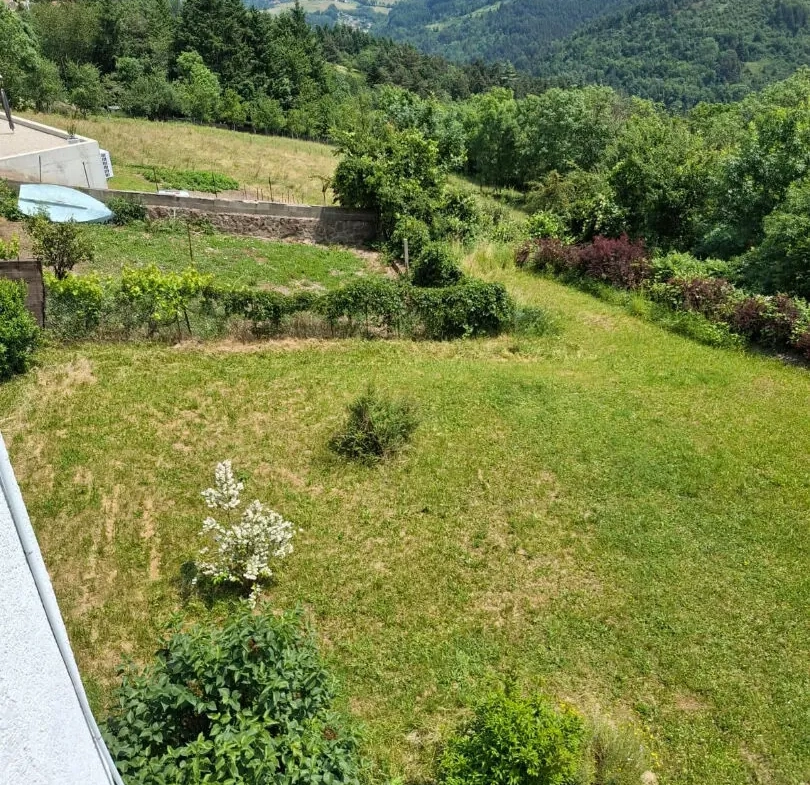 Dépôt de 265 m² à Saint Ferreol d'Aurore, idéal artisan avec accès voiture 