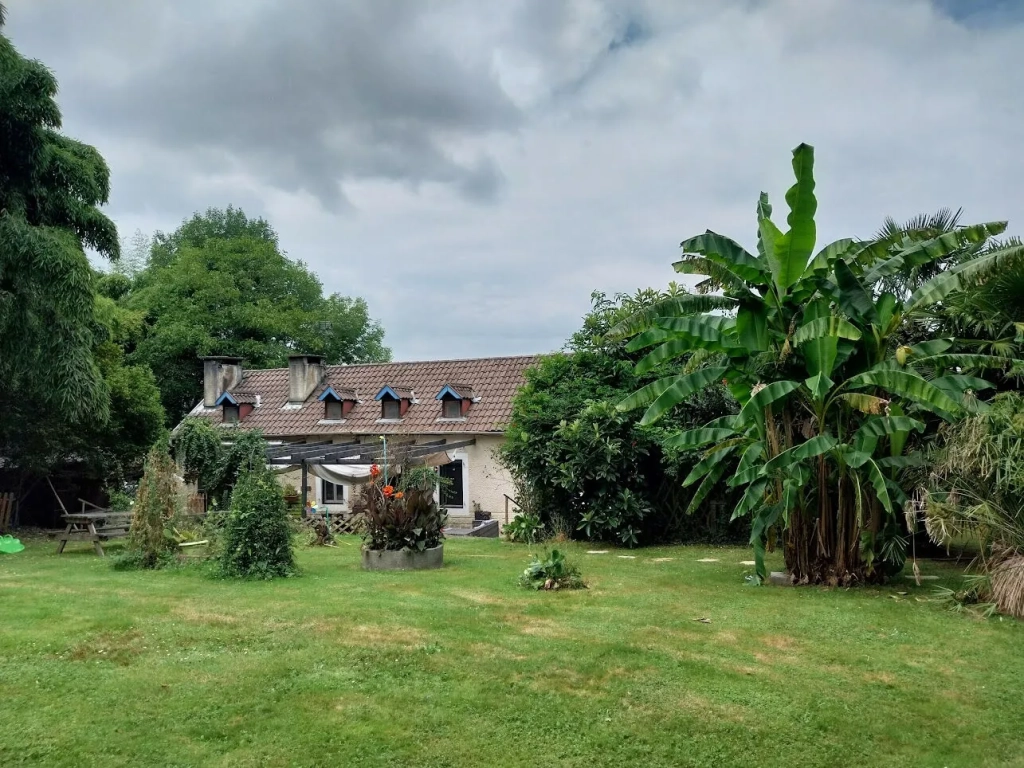 Maison chaleureuse de 145m² à Haut de Bosdarros avec jardin et dépendances