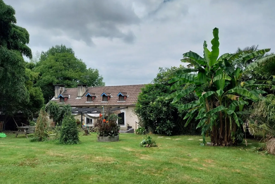 Maison chaleureuse de 145m² à Haut de Bosdarros avec jardin et dépendances 