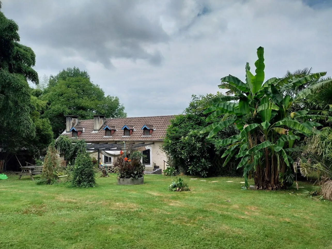 Maison chaleureuse de 145m² à Haut de Bosdarros avec jardin et dépendances 