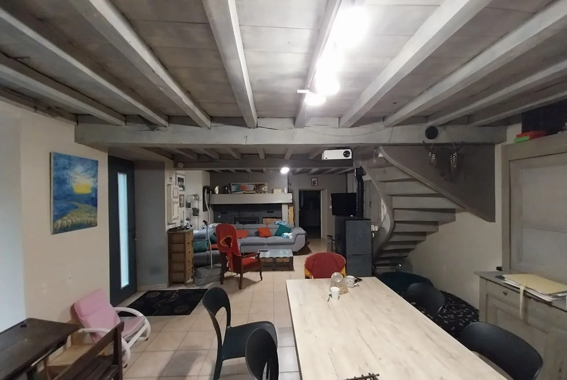 Maison chaleureuse de 145m² à Haut de Bosdarros avec jardin et dépendances 