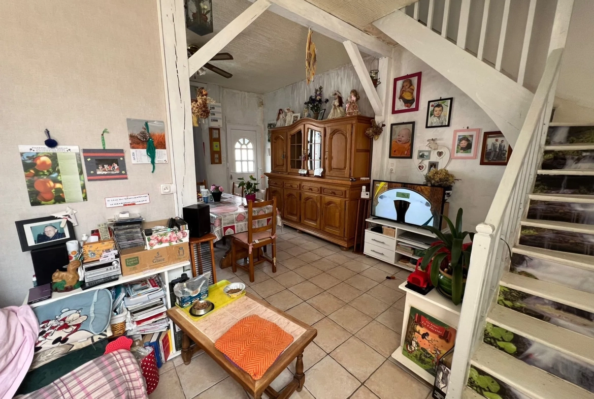 Maison de ville à Ailly-sur-Noye proche centre, 3 chambres, rénovée, sans gros travaux 