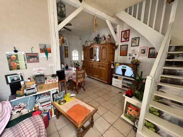 Maison de ville à Ailly-sur-Noye proche centre, 3 chambres, rénovée, sans gros travaux