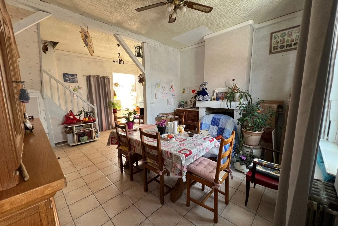 Maison de ville à Ailly-sur-Noye proche centre, 3 chambres, rénovée, sans gros travaux 
