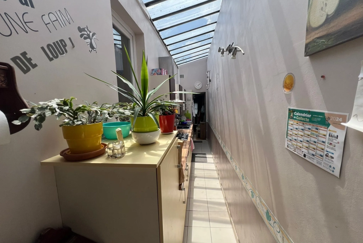 Maison de ville à Ailly-sur-Noye proche centre, 3 chambres, rénovée, sans gros travaux 