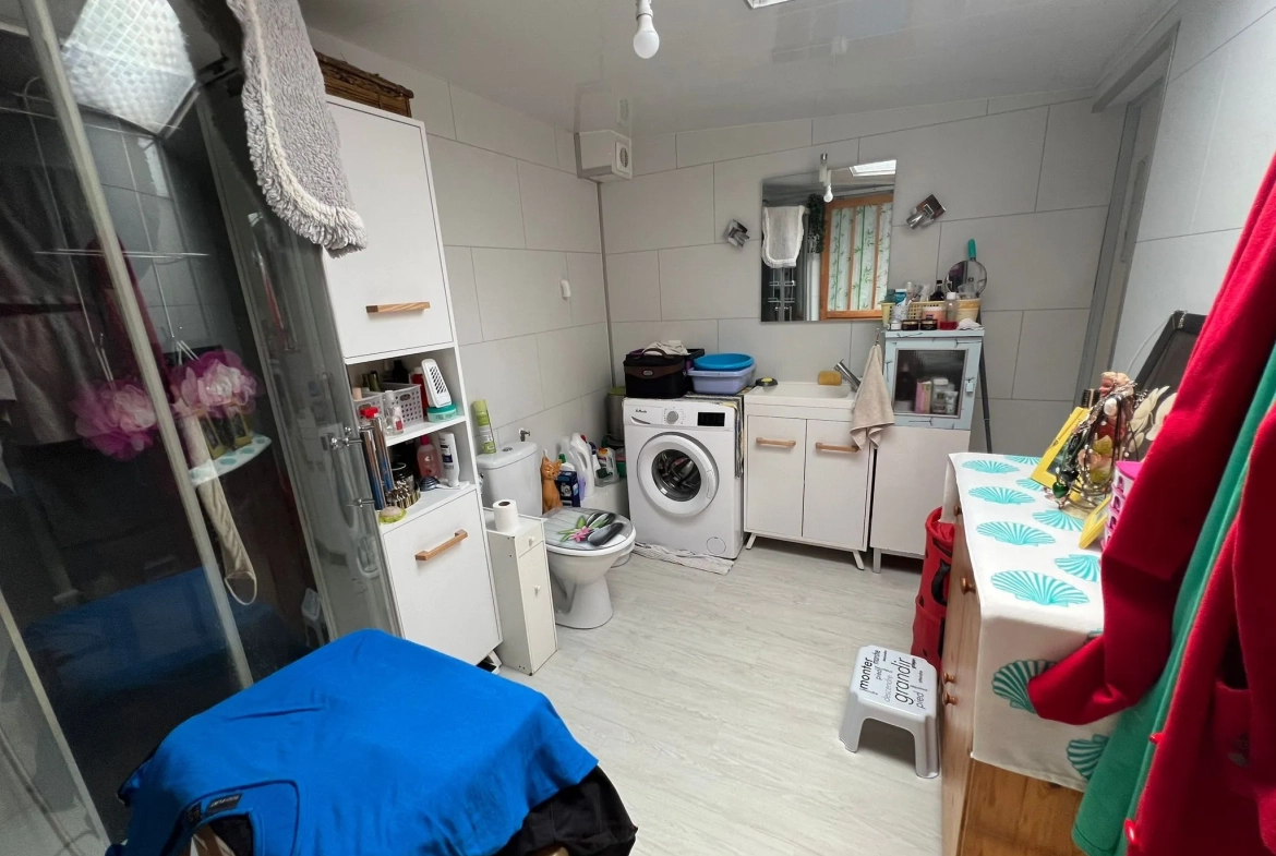 Maison de ville à Ailly-sur-Noye proche centre, 3 chambres, rénovée, sans gros travaux 