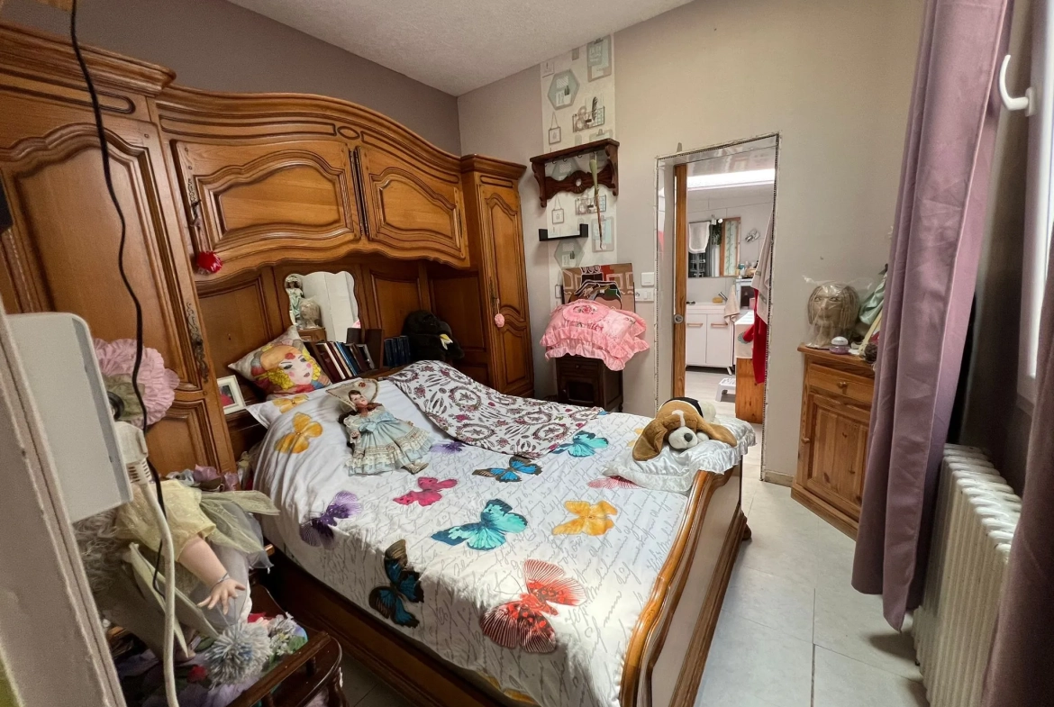Maison de ville à Ailly-sur-Noye proche centre, 3 chambres, rénovée, sans gros travaux 