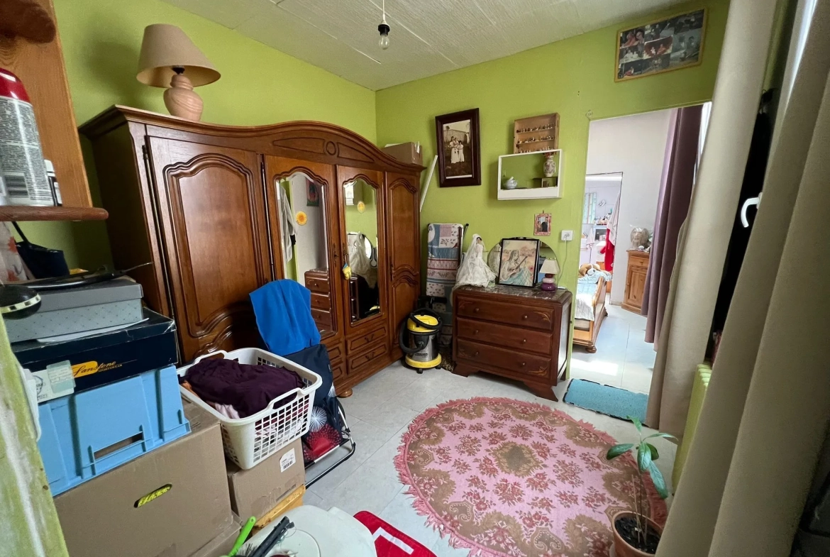 Maison de ville à Ailly-sur-Noye proche centre, 3 chambres, rénovée, sans gros travaux 