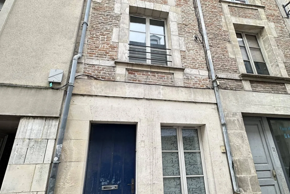 Maison de ville à vendre à Laon 52m² avec cave et grenier aménageable 