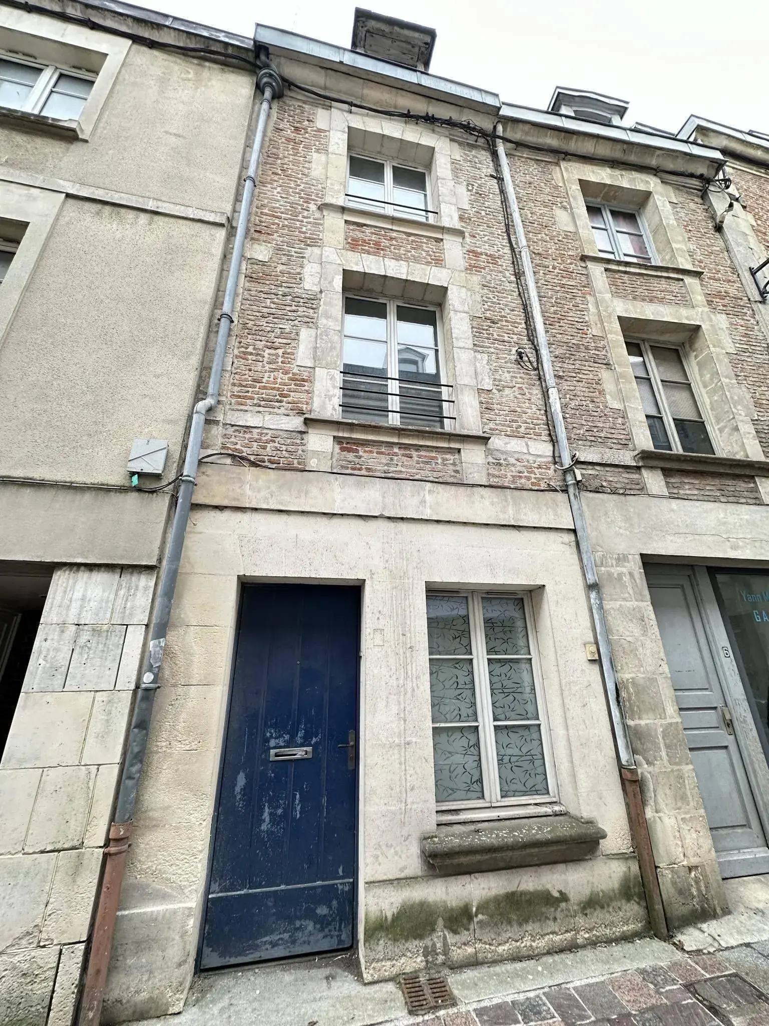Maison de ville à vendre à Laon 52m² avec cave et grenier aménageable 