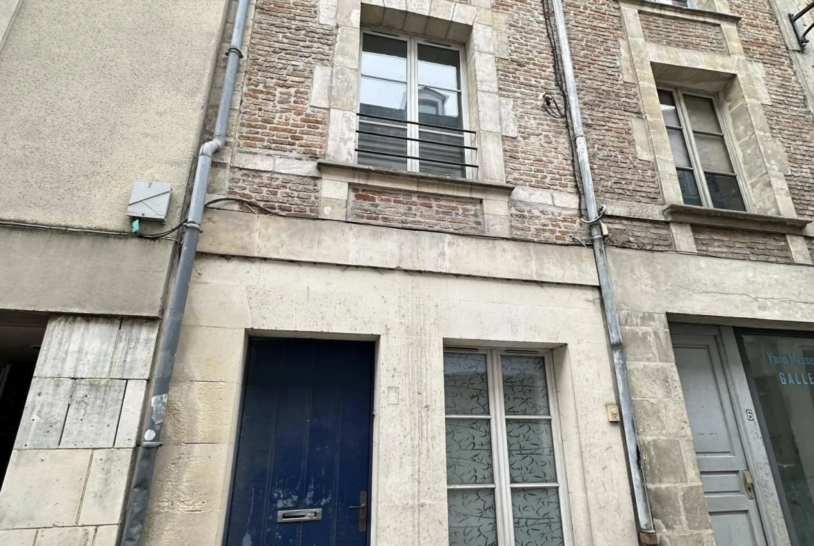 Maison de ville à vendre à Laon 52m² avec cave et grenier aménageable 
