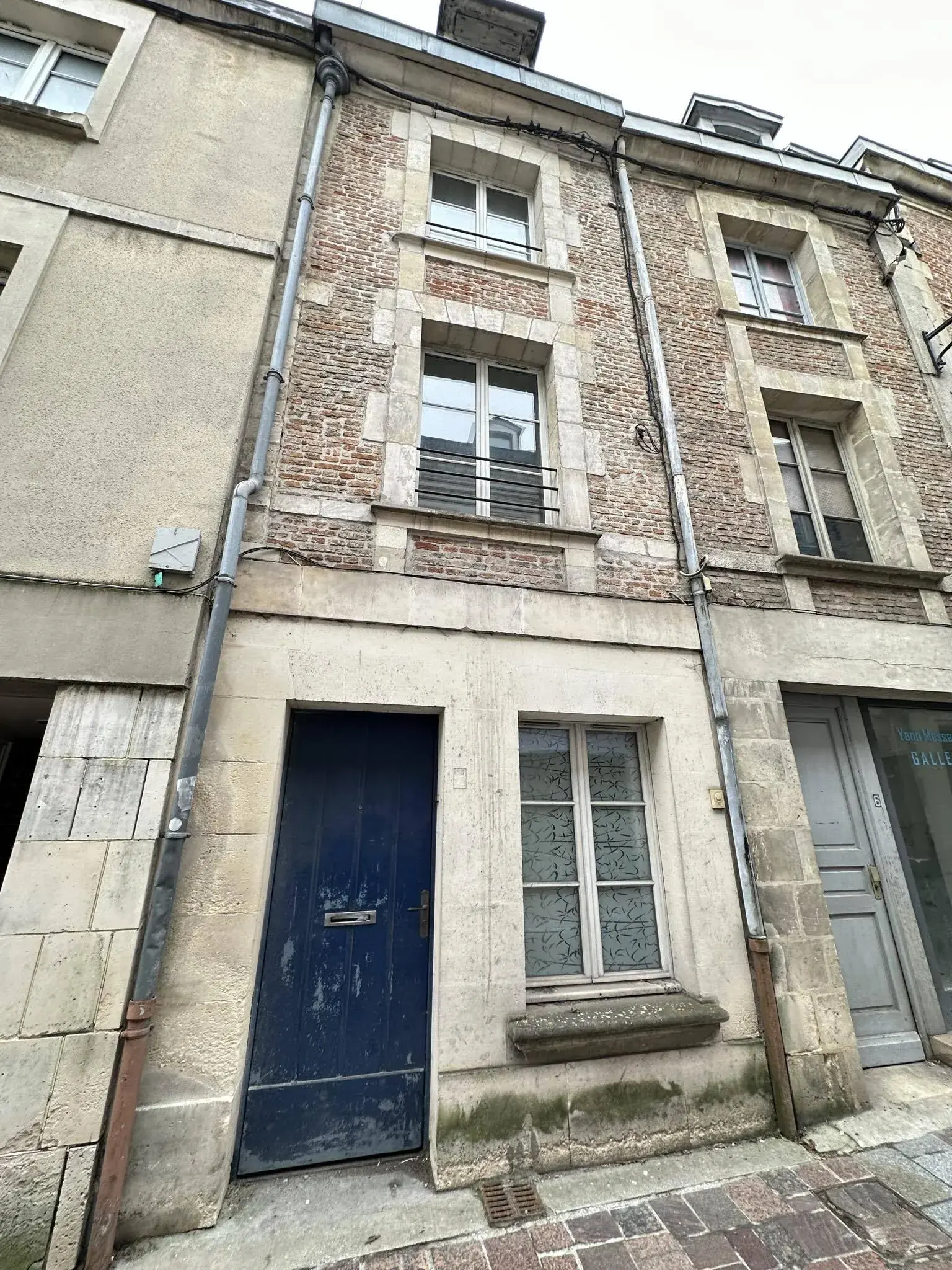Maison de ville à vendre à Laon 52m² avec cave et grenier aménageable 