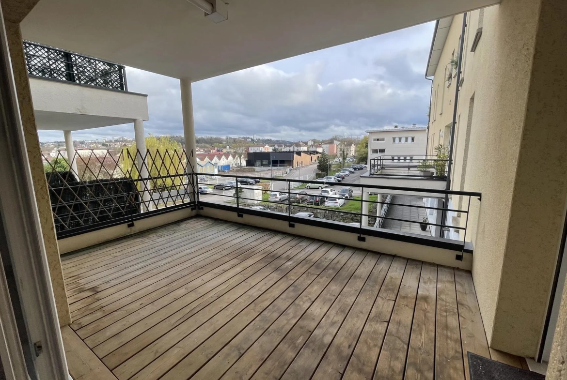 Appartement T5 avec terrasse, garage et ascenseur à Golbey - Prix 218 000 € 