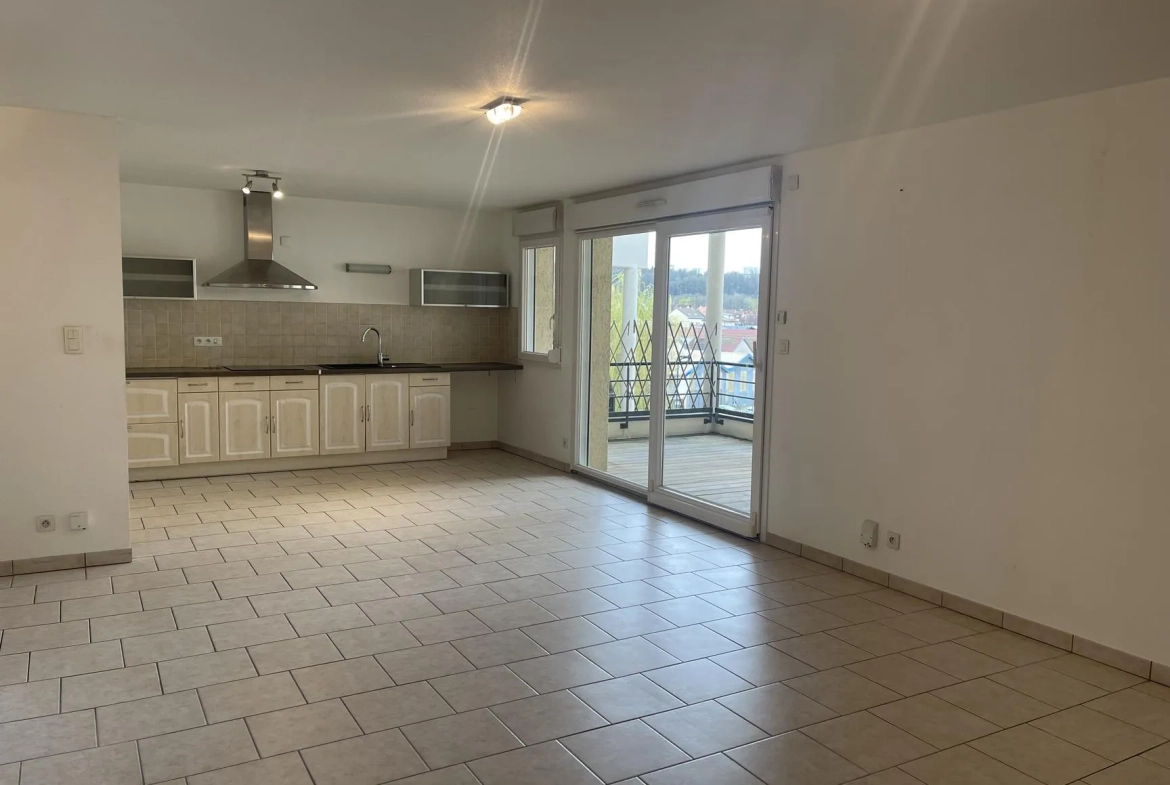 Appartement T5 avec terrasse, garage et ascenseur à Golbey - Prix 218 000 € 