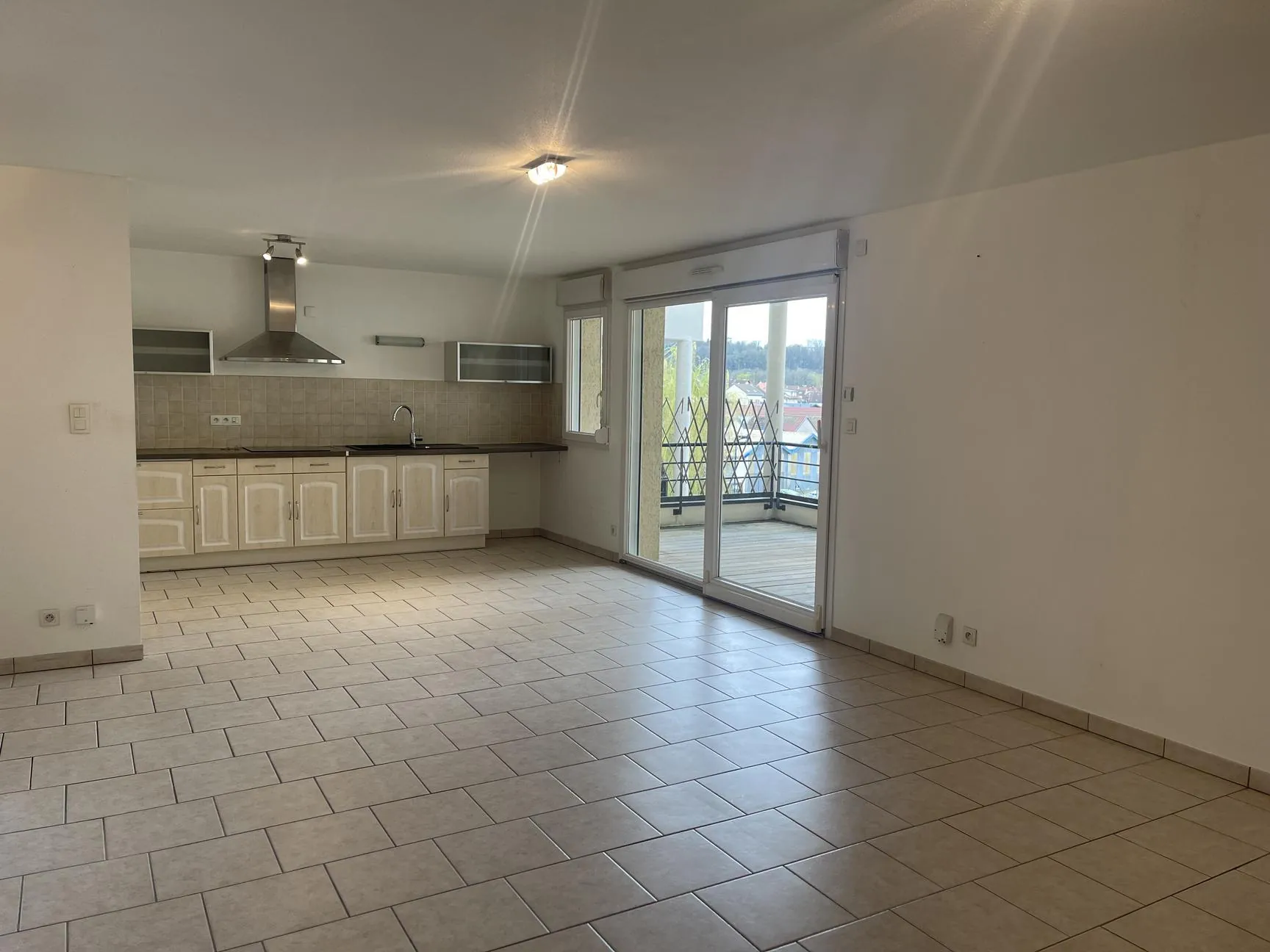 Appartement T5 avec terrasse, garage et ascenseur à Golbey - Prix 218 000 € 