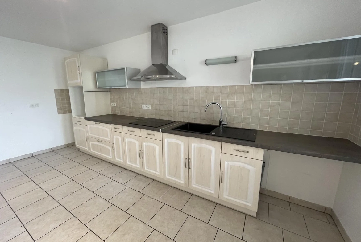 Appartement T5 avec terrasse, garage et ascenseur à Golbey - Prix 218 000 € 