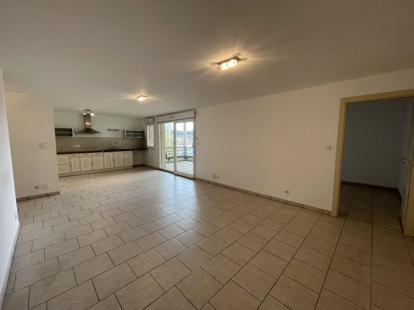 Appartement T5 avec terrasse, garage et ascenseur à Golbey - Prix 218 000 € 