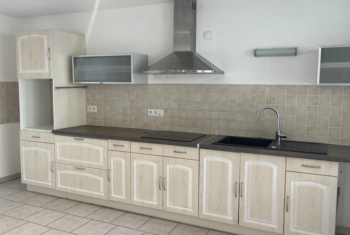 Appartement T5 avec terrasse, garage et ascenseur à Golbey - Prix 218 000 € 