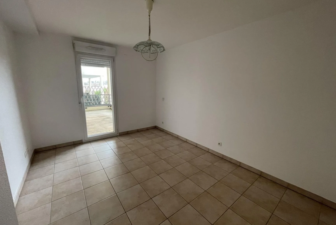 Appartement T5 avec terrasse, garage et ascenseur à Golbey - Prix 218 000 € 