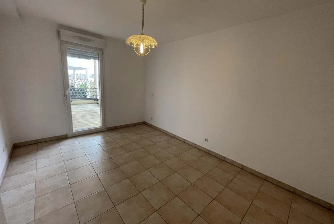 Appartement T5 avec terrasse, garage et ascenseur à Golbey - Prix 218 000 € 
